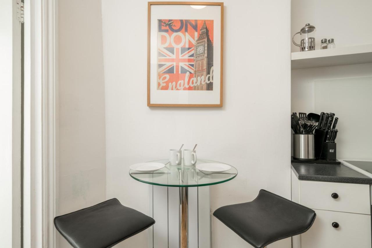 Soho & Covent Garden Apartment, Sleeps 3 Londra Exterior foto